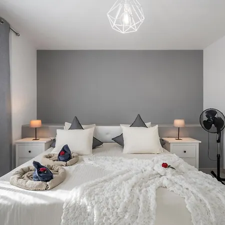 1 Omanai Tenerife Sur *