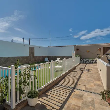 1 Omanai Tenerife Sur * Arona (Tenerife)